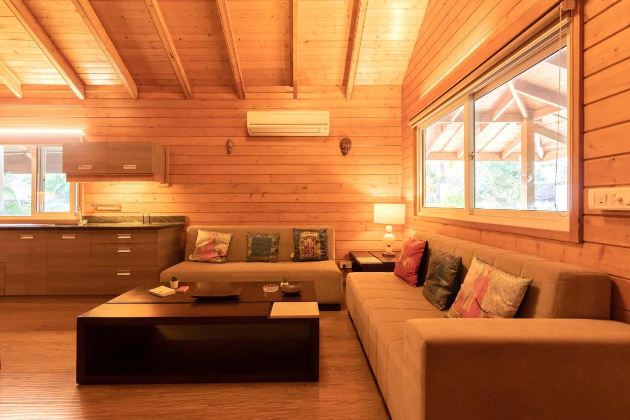 Nature'S Abode - The Wooden Villa At Morjim By Stayvista Экстерьер фото
